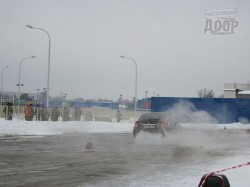 Харьковские автолюбители соревновались в фигурном катании