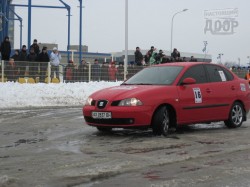 Харьковские автолюбители соревновались в фигурном катании