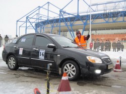 Харьковские автолюбители соревновались в фигурном катании