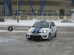 Харьковские автолюбители соревновались в фигурном катании