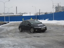 Харьковские автолюбители соревновались в фигурном катании