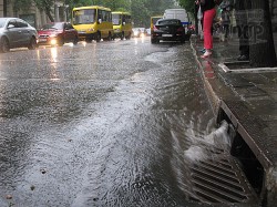 В Харькове ударил проливной дождь. Сумская затоплена