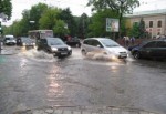 В Харькове ударил проливной дождь. Сумская затоплена
