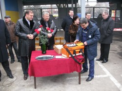 Мэр Харькова помог медикам с вентилированием легких