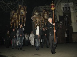 В Харьков доставлен Благодатный огонь. Его привез новый губернатор