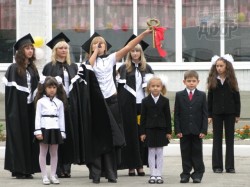 Геннадий Кернес поздравил «миллионную» школу