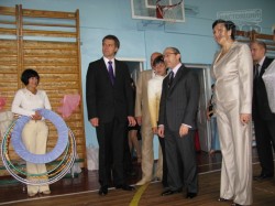 Геннадий Кернес поздравил «миллионную» школу