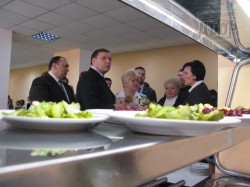Харьковский губернатор побывал в школьных столовых