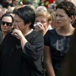 вдова и дочь николая мозгового на церемонии прощания 