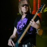 Басист Aerosmith пишет автобиографию