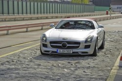 Родстер Mercedes SLS AMG дебютирует во Франкфурте