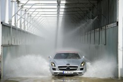 Родстер Mercedes SLS AMG дебютирует во Франкфурте