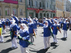 Танцоры из Майданс, Чебурашка, Славек и Славко вышли на Сумскую