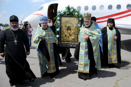 В Харьков прибыл оригинал чудотворной Федоровской иконы