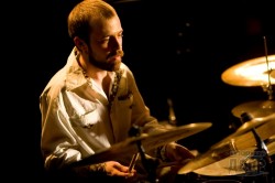 В арт-клубе PINTAGON «баловались» с кофе, зеленой лошадью и волшебниками