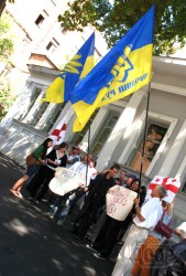 В Харькове пикетировали российское консульство