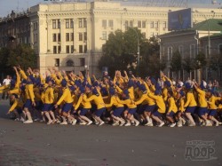 Сегодня на площади Свободы считали дни до старта ЕВРО-2012