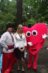 Сегодня в саду Шевченко плели косы и женились