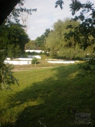 В парке «Юность» разукрасили замок