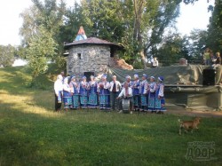 В парке «Юность» разукрасили замок