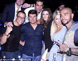 Пэрис Хилтон в Киеве делала комплименты женщинам и пила "отвертку"