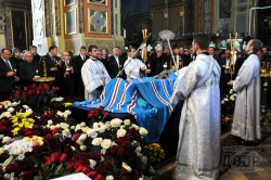 В Харькове похоронили митрополита Никодима