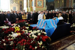 В Харькове похоронили митрополита Никодима