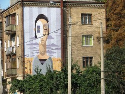 Ул. Котлова, 36. Портрет женщины-тотема. Фото: Е. Захаренкова
<a href="http://www.segodnya.ua/news/14290200.html">Источник</a> Ул. Котлова, 36. Портрет женщины-тотема. Фото: Е. Захаренкова
<a href="http://www.segodnya.ua/news/14290200.html">Источник</a>