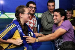 Игроки "Металлиста" провели автограф-сессию