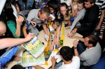Игроки "Металлиста" провели автограф-сессию
