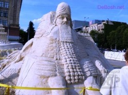 Харьковский мастер создает фигуры из соли, песка и сахара