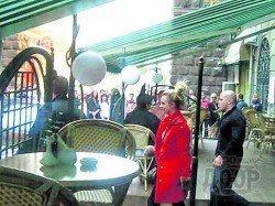 Бритни Спирс в Киеве прошлась по бутикам и съела торт