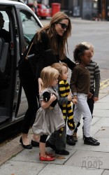 Анджелина Джоли привела детей в гости к Гвен Стефани