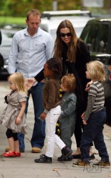 Анджелина Джоли привела детей в гости к Гвен Стефани