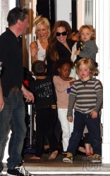 Анджелина Джоли привела детей в гости к Гвен Стефани