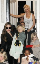 Анджелина Джоли привела детей в гости к Гвен Стефани