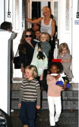 Анджелина Джоли привела детей в гости к Гвен Стефани