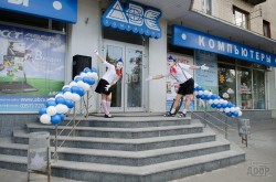 Компания АВС засыпает своих покупателей призами