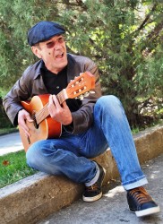 В Крыму снимали фильм о бомжах: Горбунов терялся, Певцов ворчал, а массовке платили по 100 грн