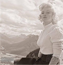 Эротика на костылях: редкие снимки Монро