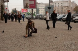 Харьковские актеры искали на улицах города настоящих героев