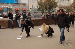 Харьковские актеры искали на улицах города настоящих героев