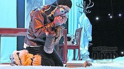 На спектакле Гришковца жена Януковича плакала, а "ВИА Гра" целовалась