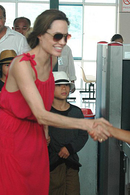 Анджелина Джоли: болезненная худоба или гены?