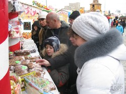 На площади Свободы открылась новогодняя ярмарка Сладкое королевство