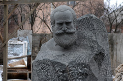 Гранитный Сергей Коротков. Рост два метра, вес 4 тонны