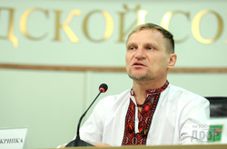 Олег Скрипка: «Мрію аби писанки і вишиванки замінили іржаві воєнні машини назавжди…»