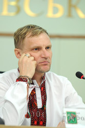 Олег Скрипка: «Мрію аби писанки і вишиванки замінили іржаві воєнні машини назавжди…»