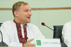 Олег Скрипка: «Мрію аби писанки і вишиванки замінили іржаві воєнні машини назавжди…»