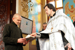 В Харьковской колонии заключенный принял обряд крещения